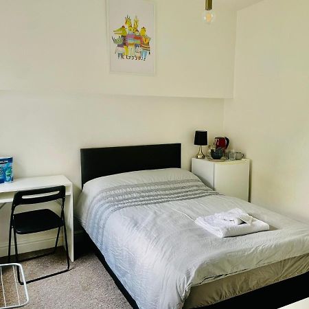 Hostel 305 High Town Road Luton  Exteriér fotografie